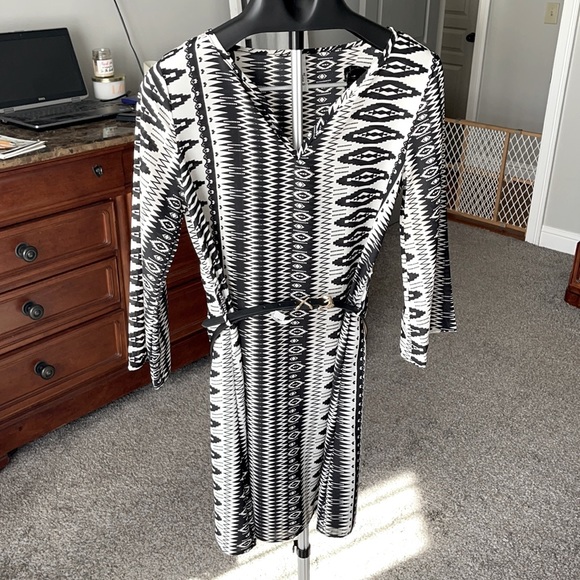 Lizard Thicket, black & white dress with sleeves. - Picture 1 of 3